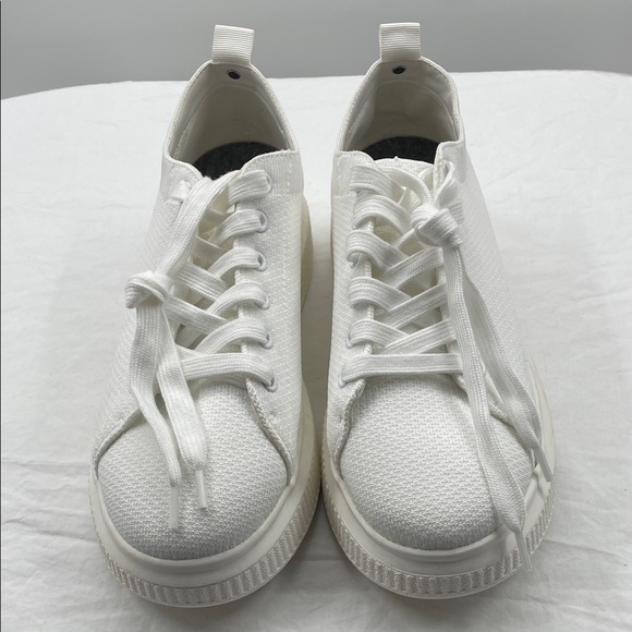 Allbirds BP. Sonny Platform Sneakers in White Fabric. 9.5M. - Picture 4 of 13
